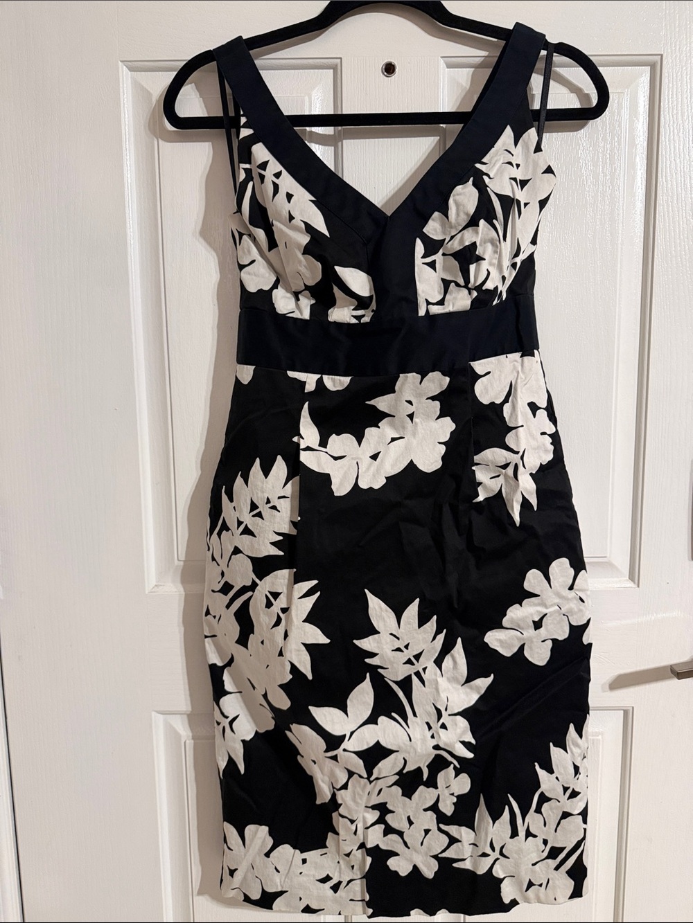 White House Black Market Black and White Floral V-Neck knee length Dress